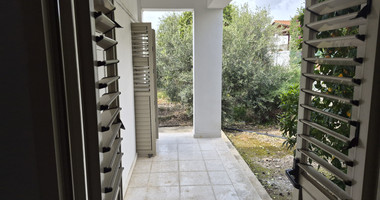 Three Bedroom House with Expansive Garden & Peaceful Surroundings For Rent