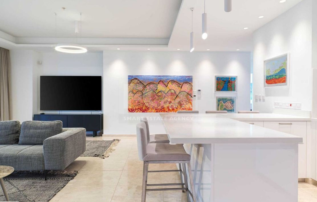 For rent Luxury Three-Bedroom Seafront Apartment | Panoramic Views & Premium Amenities