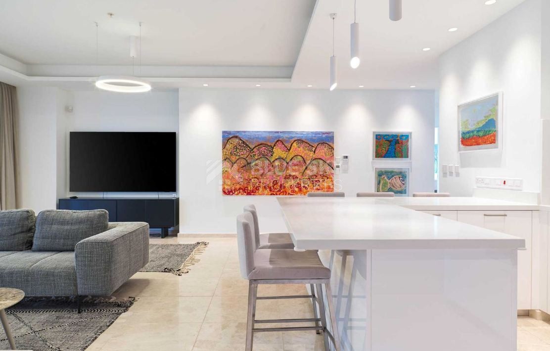 For rent Luxury Three-Bedroom Seafront Apartment | Panoramic Views & Premium Amenities