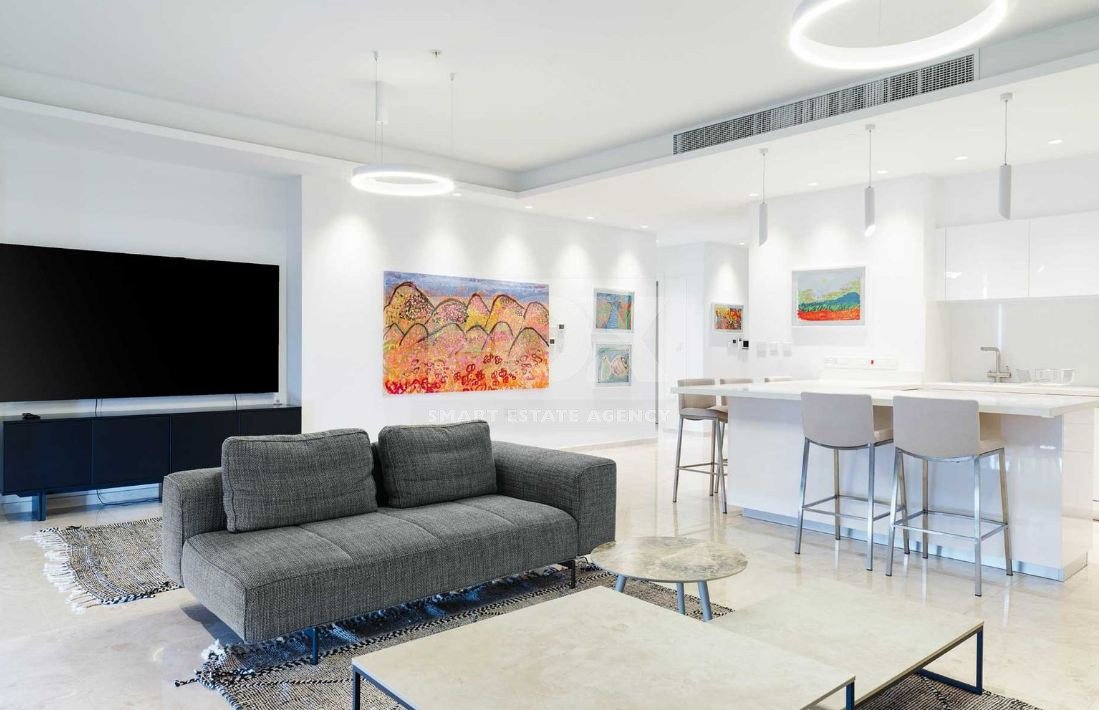 For rent Luxury Three-Bedroom Seafront Apartment | Panoramic Views & Premium Amenities