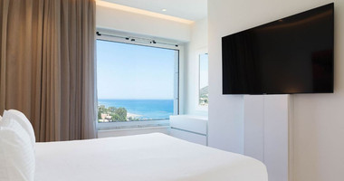 For rent Luxury Three-Bedroom Seafront Apartment | Panoramic Views & Premium Amenities