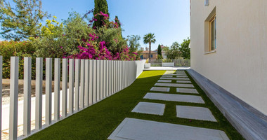 Modern Furnished 2-bedroom Townhouse in Elysia Park