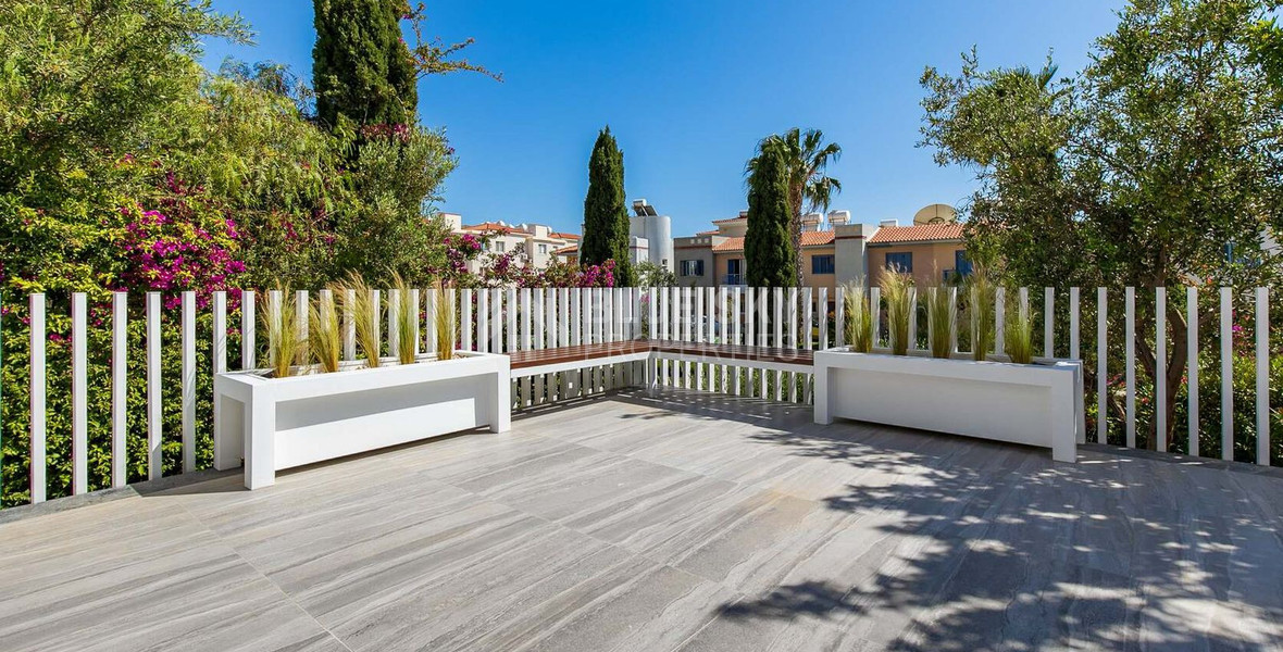 Modern Furnished 2-bedroom Townhouse in Elysia Park