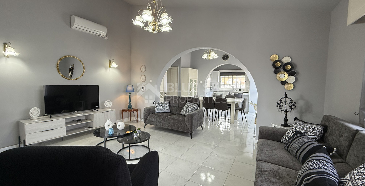 FOR RENT UPPER LEVEL TWO BEDROOM APARTMENT IN MESA GEITONIA