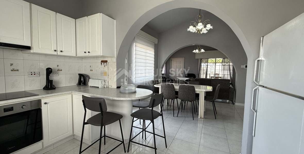 FOR RENT UPPER LEVEL TWO BEDROOM APARTMENT IN MESA GEITONIA