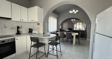 FOR RENT UPPER LEVEL TWO BEDROOM APARTMENT IN MESA GEITONIA