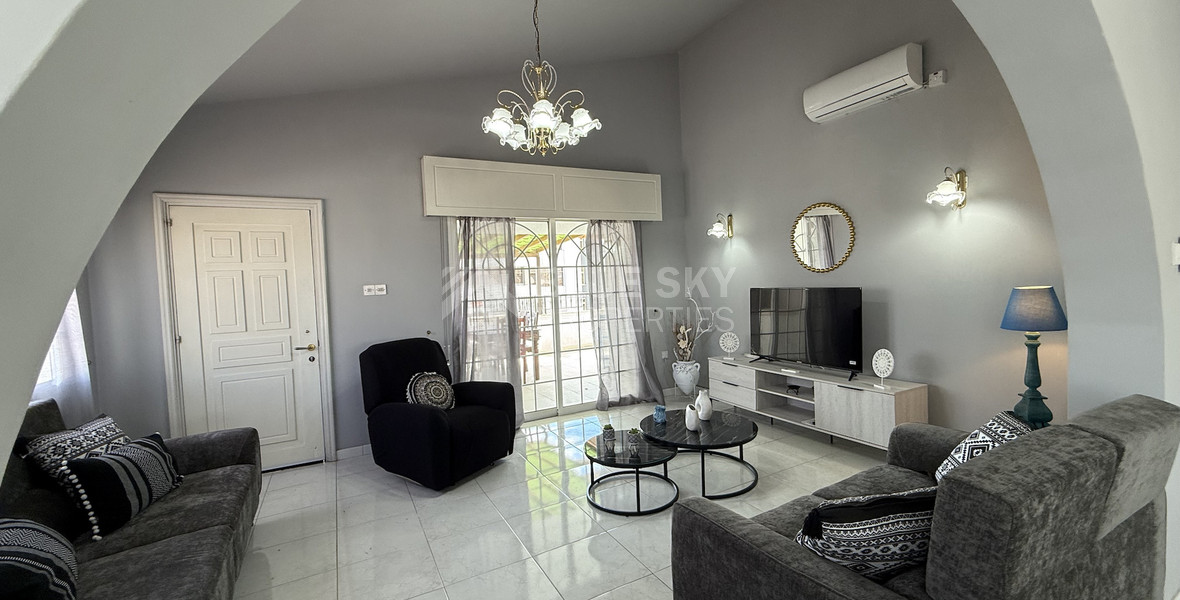 FOR RENT UPPER LEVEL TWO BEDROOM APARTMENT IN MESA GEITONIA