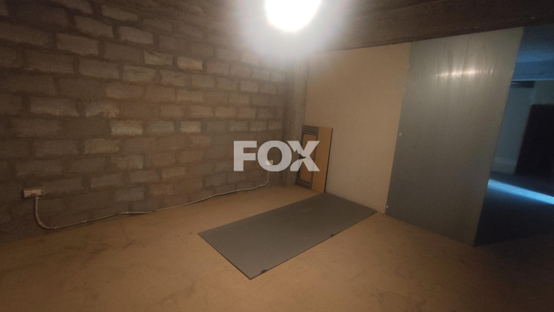 Warehouse 400 m² for rent in Agios Spiridon, Limassol, Cyprus