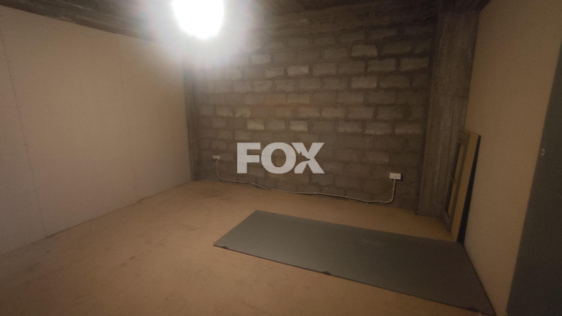 Warehouse 400 m² for rent in Agios Spiridon, Limassol, Cyprus