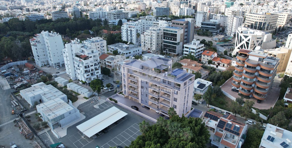 Stylish Three-Bed Apartment Near Seafront in Limassol – Walking distance  to the Beach