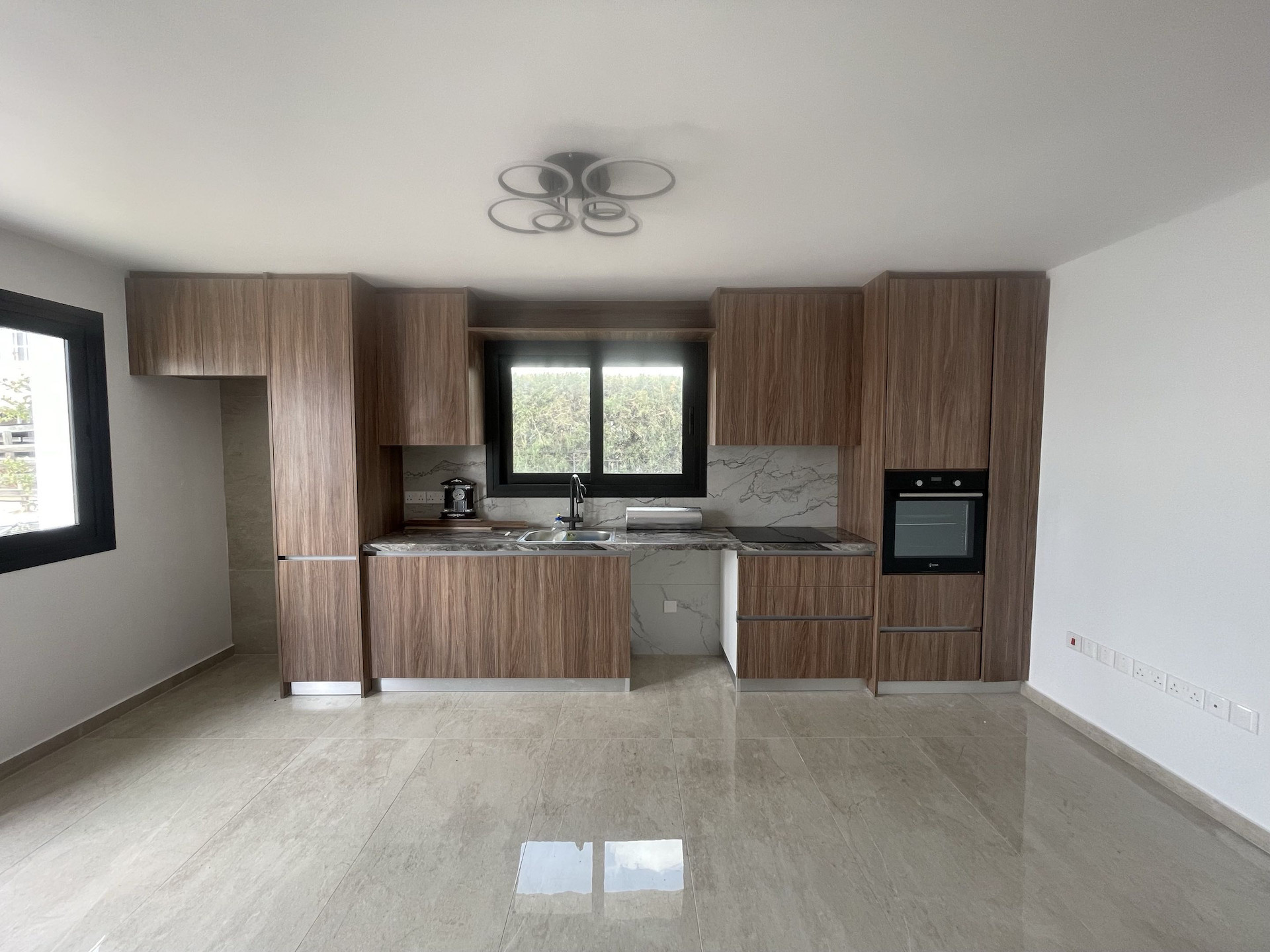 Mieszkanie 2 pokoi 70 m² w Empa, Cypr