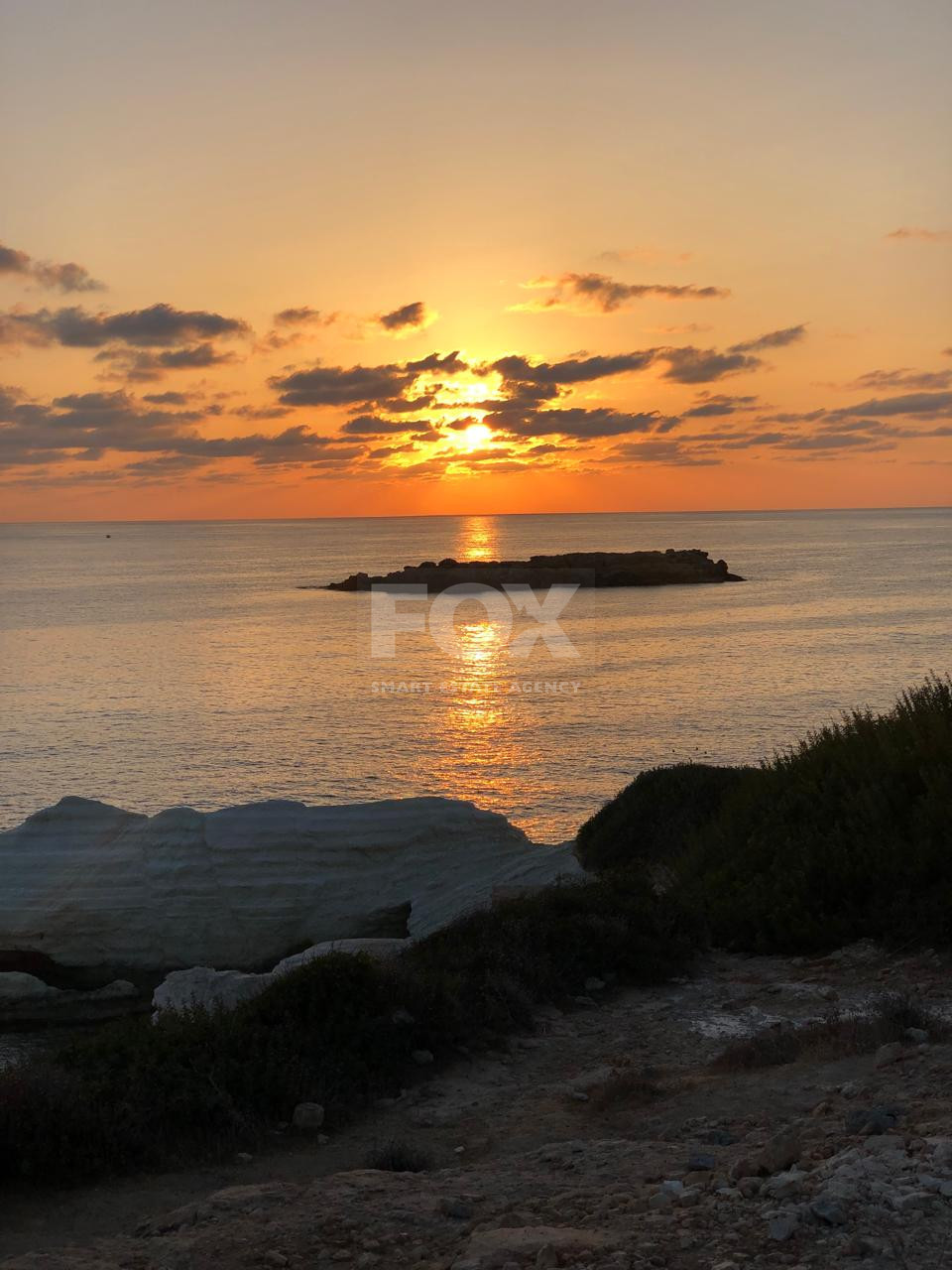 Luxurious Four Bedroom Seafront Villa – Unobstructed Views & Premium Living for Sale