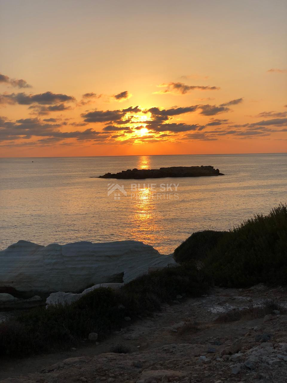 Luxurious Four Bedroom Seafront Villa – Unobstructed Views & Premium Living for Sale