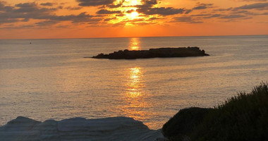 Luxurious Four Bedroom Seafront Villa – Unobstructed Views & Premium Living for Sale