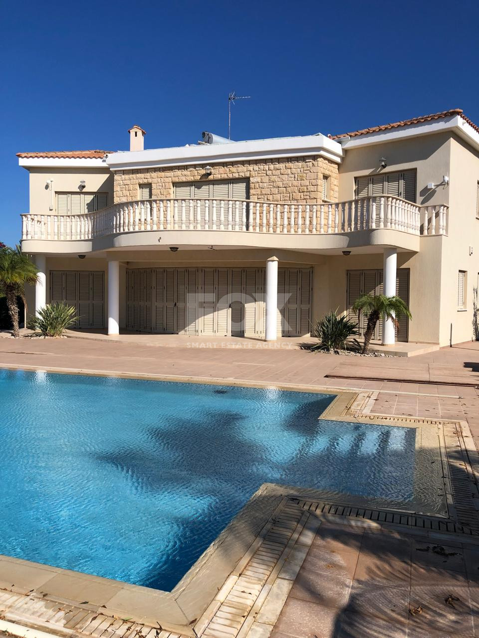 Luxurious Four Bedroom Seafront Villa – Unobstructed Views & Premium Living for Sale