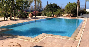 Luxurious Four Bedroom Seafront Villa – Unobstructed Views & Premium Living for Sale