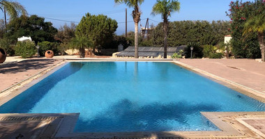 Luxurious Four Bedroom Seafront Villa – Unobstructed Views & Premium Living for Sale