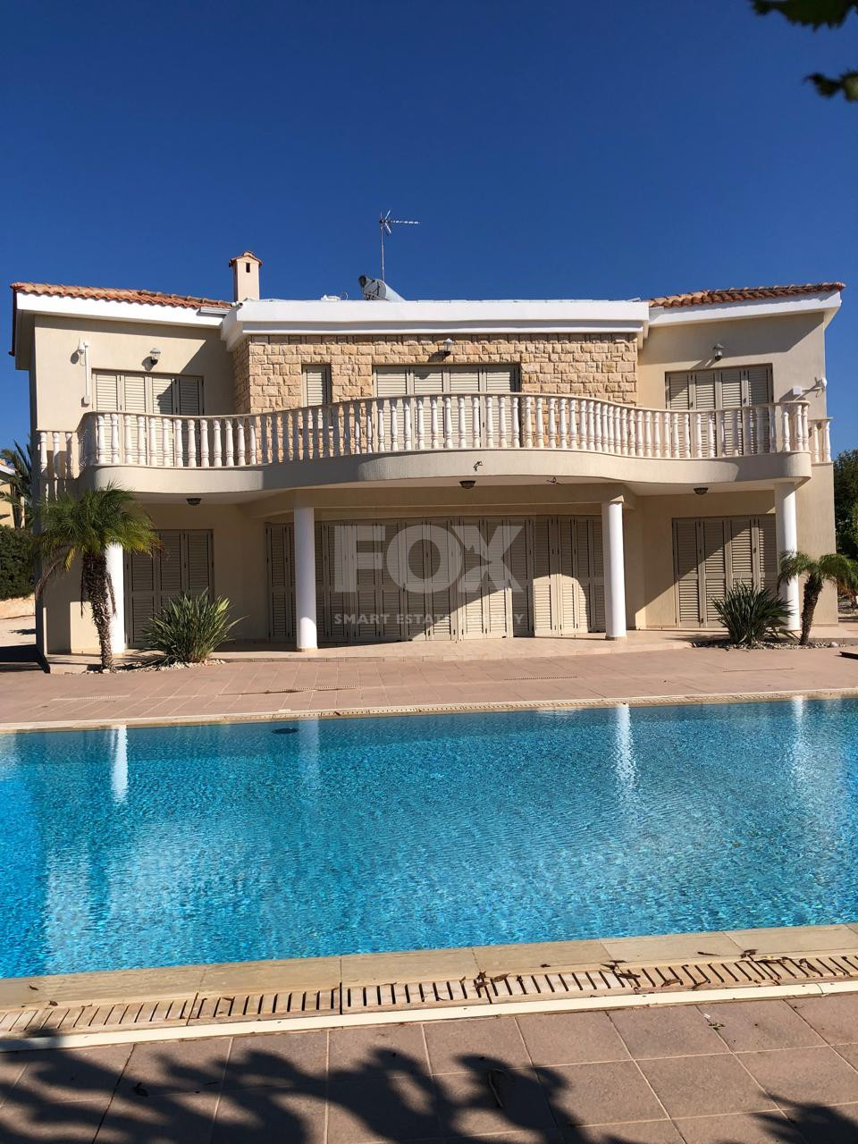 Luxurious Four Bedroom Seafront Villa – Unobstructed Views & Premium Living for Sale