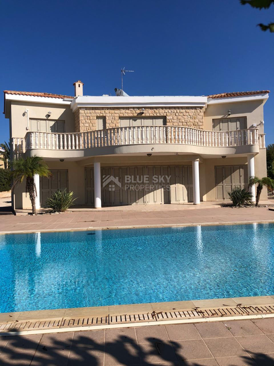 Luxurious Four Bedroom Seafront Villa – Unobstructed Views & Premium Living for Sale
