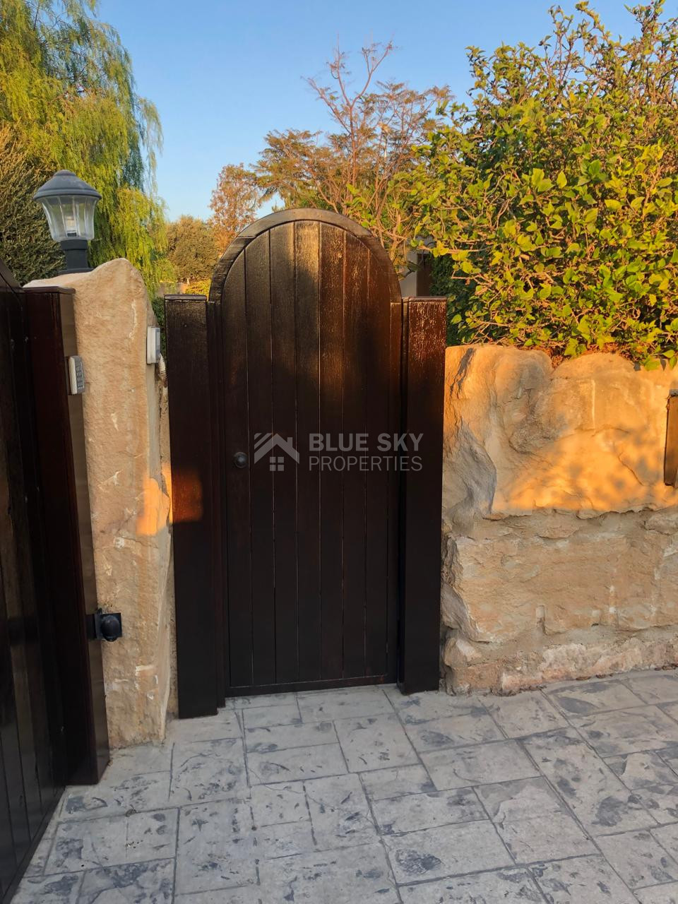 Luxurious Four Bedroom Seafront Villa – Unobstructed Views & Premium Living for Sale