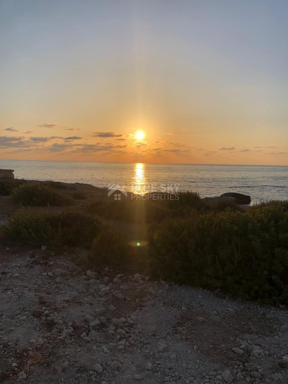 Luxurious Four Bedroom Seafront Villa – Unobstructed Views & Premium Living for Sale