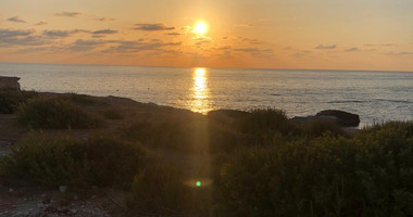 Luxurious Four Bedroom Seafront Villa – Unobstructed Views & Premium Living for Sale