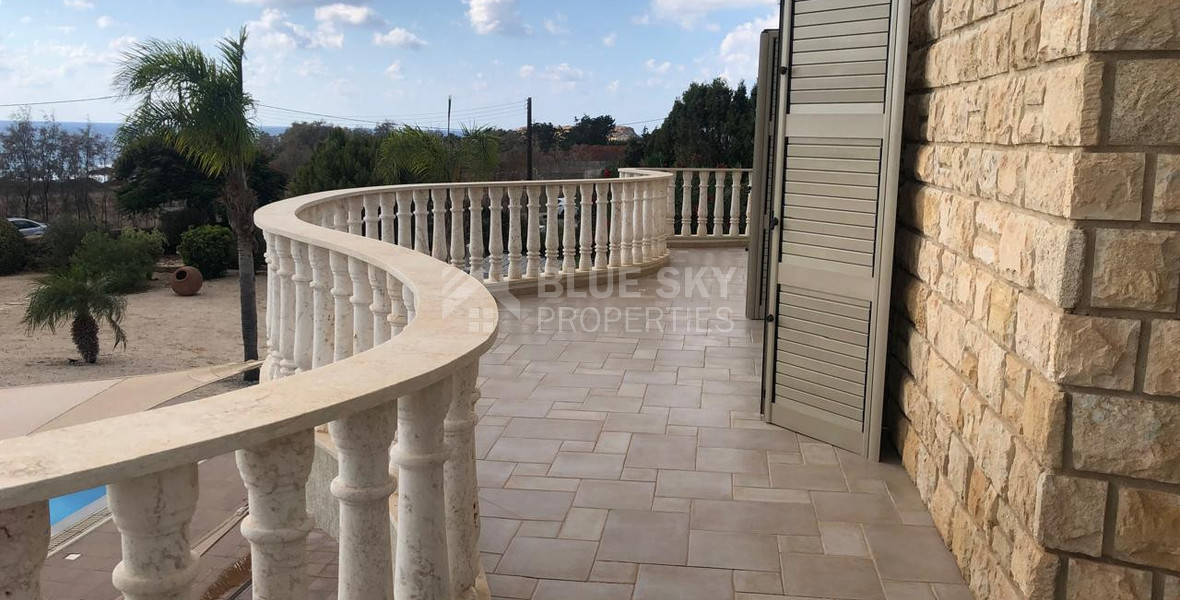 Luxurious Four Bedroom Seafront Villa – Unobstructed Views & Premium Living for Sale