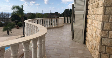 Luxurious Four Bedroom Seafront Villa – Unobstructed Views & Premium Living for Sale