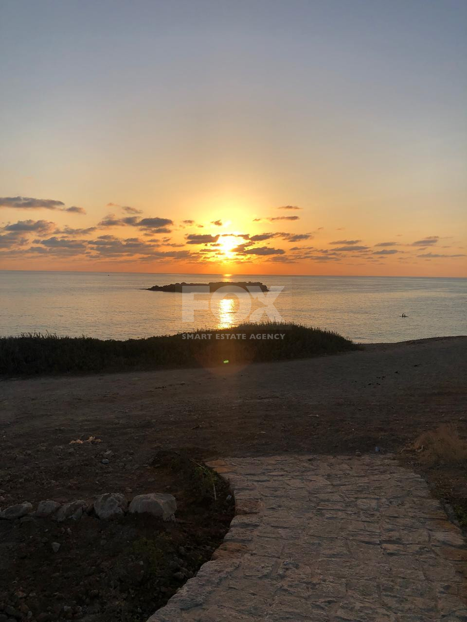 Luxurious Four Bedroom Seafront Villa – Unobstructed Views & Premium Living for Sale