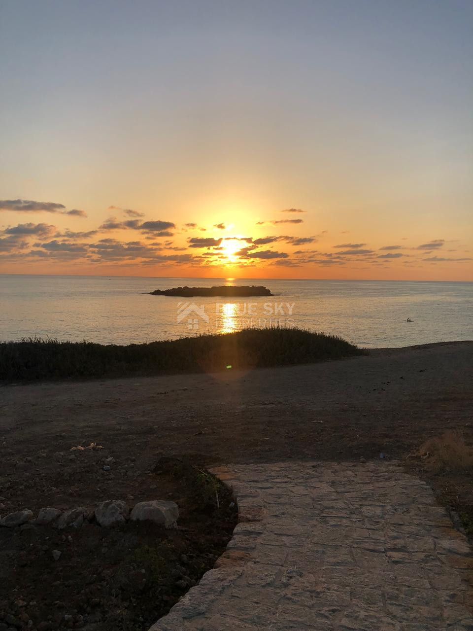 Luxurious Four Bedroom Seafront Villa – Unobstructed Views & Premium Living for Sale