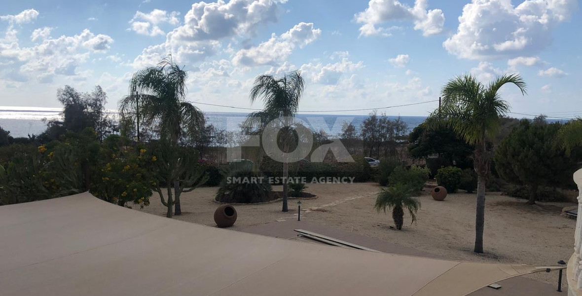 Luxurious Four Bedroom Seafront Villa – Unobstructed Views & Premium Living for Sale