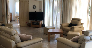 Luxurious Four Bedroom Seafront Villa – Unobstructed Views & Premium Living for Sale