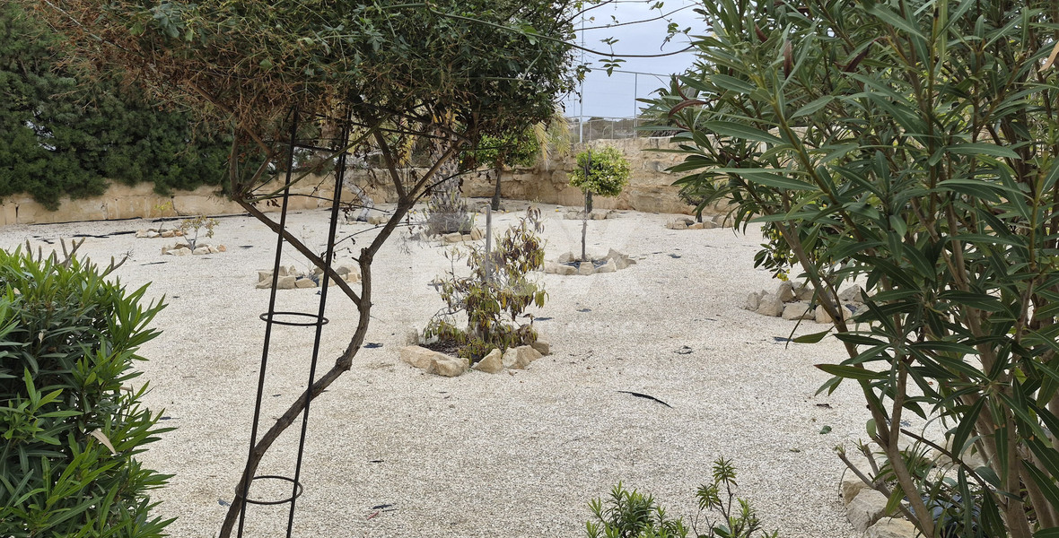 Luxurious Four Bedroom Seafront Villa – Unobstructed Views & Premium Living for Sale