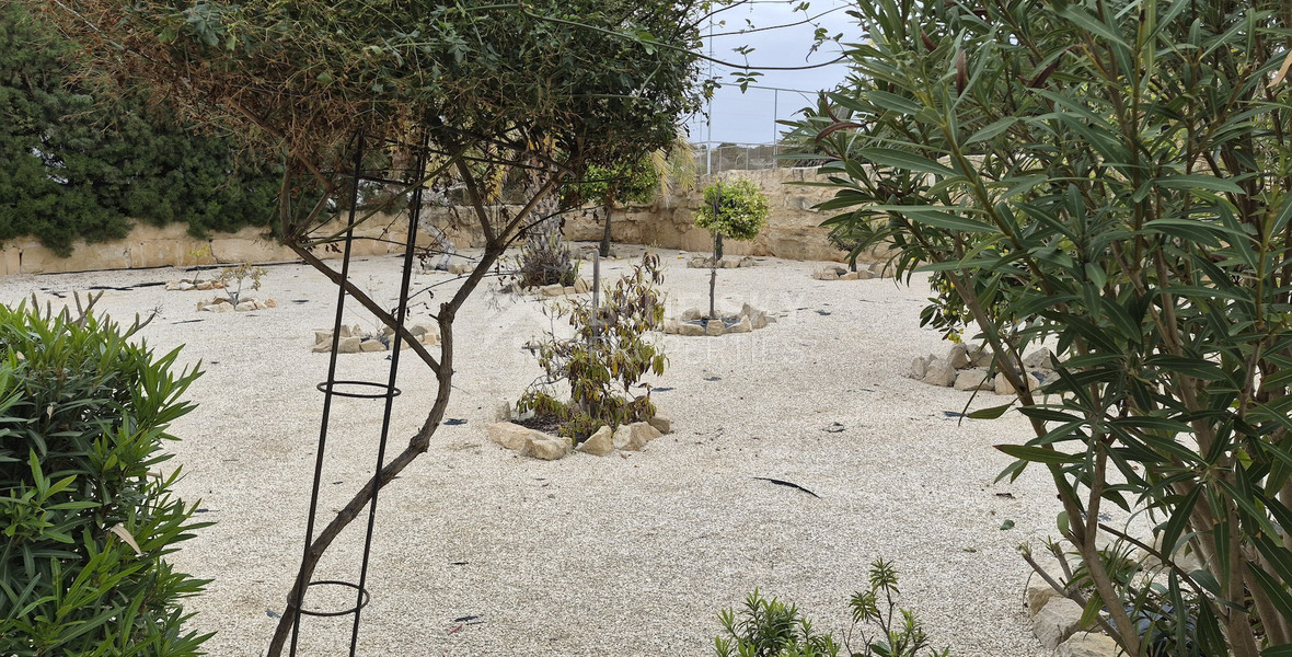 Luxurious Four Bedroom Seafront Villa – Unobstructed Views & Premium Living for Sale