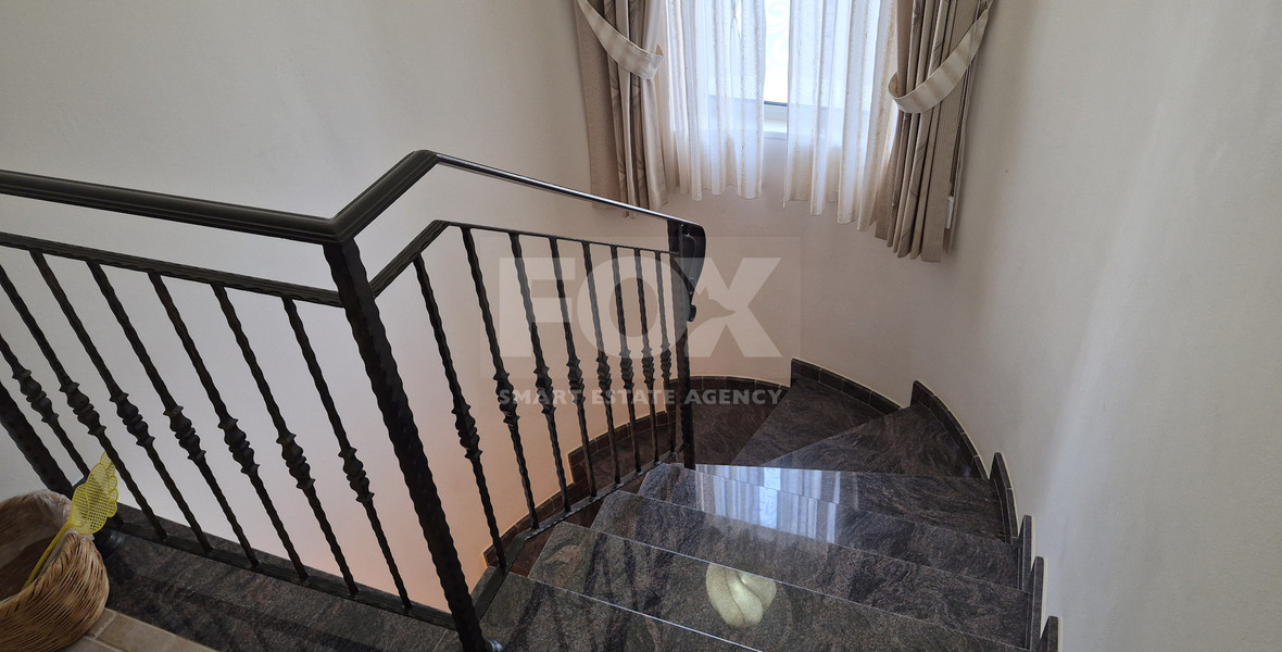 Luxurious Four Bedroom Seafront Villa – Unobstructed Views & Premium Living for Sale