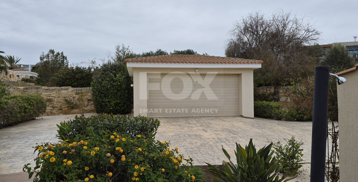 Luxurious Four Bedroom Seafront Villa – Unobstructed Views & Premium Living for Sale