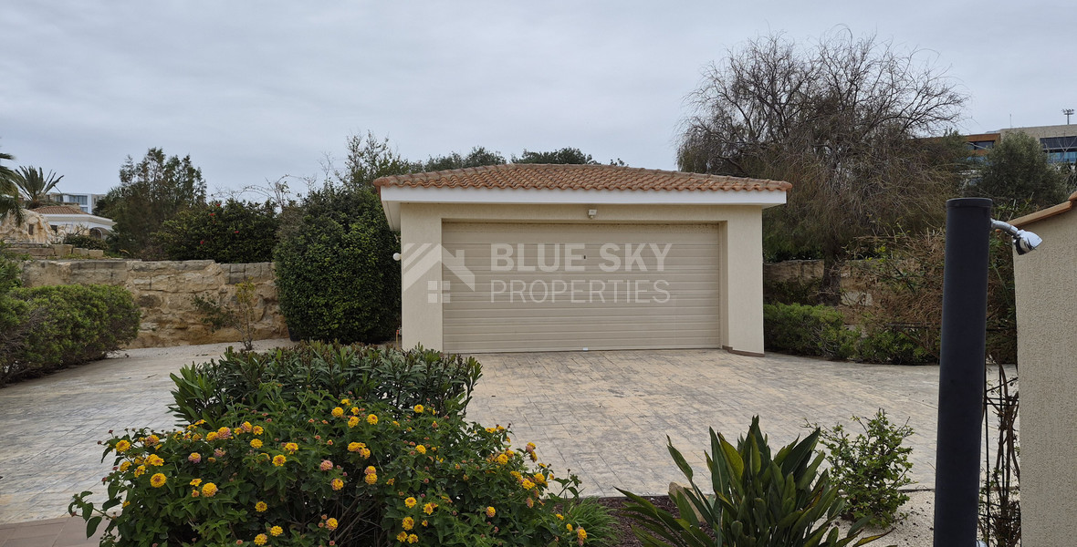 Luxurious Four Bedroom Seafront Villa – Unobstructed Views & Premium Living for Sale