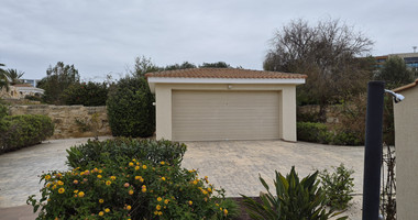 Luxurious Four Bedroom Seafront Villa – Unobstructed Views & Premium Living for Sale