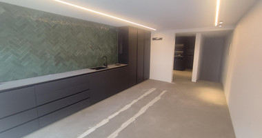 Prime 100 sq.m. Shop / Office for Rent in Tsiflikoudia