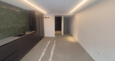 Prime 100 sq.m. Shop / Office for Rent in Tsiflikoudia