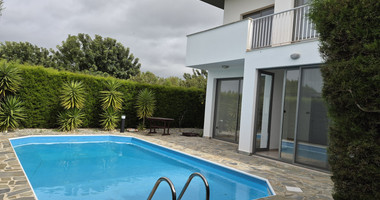 Detached Two Bedroom Villa in Mesa Chorio For Rent