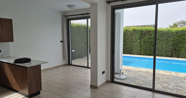 Detached Two Bedroom Villa in Mesa Chorio For Rent