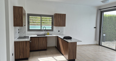 Detached Two Bedroom Villa in Mesa Chorio For Rent