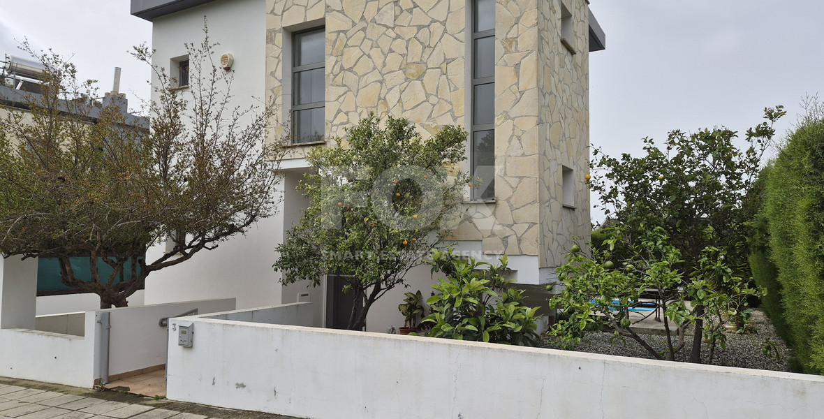Detached Two Bedroom Villa in Mesa Chorio For Rent