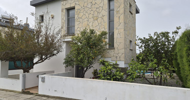 Detached Two Bedroom Villa in Mesa Chorio For Rent