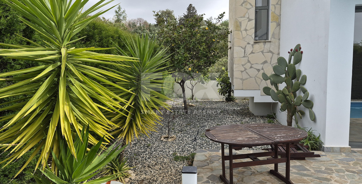 Detached Two Bedroom Villa in Mesa Chorio For Rent