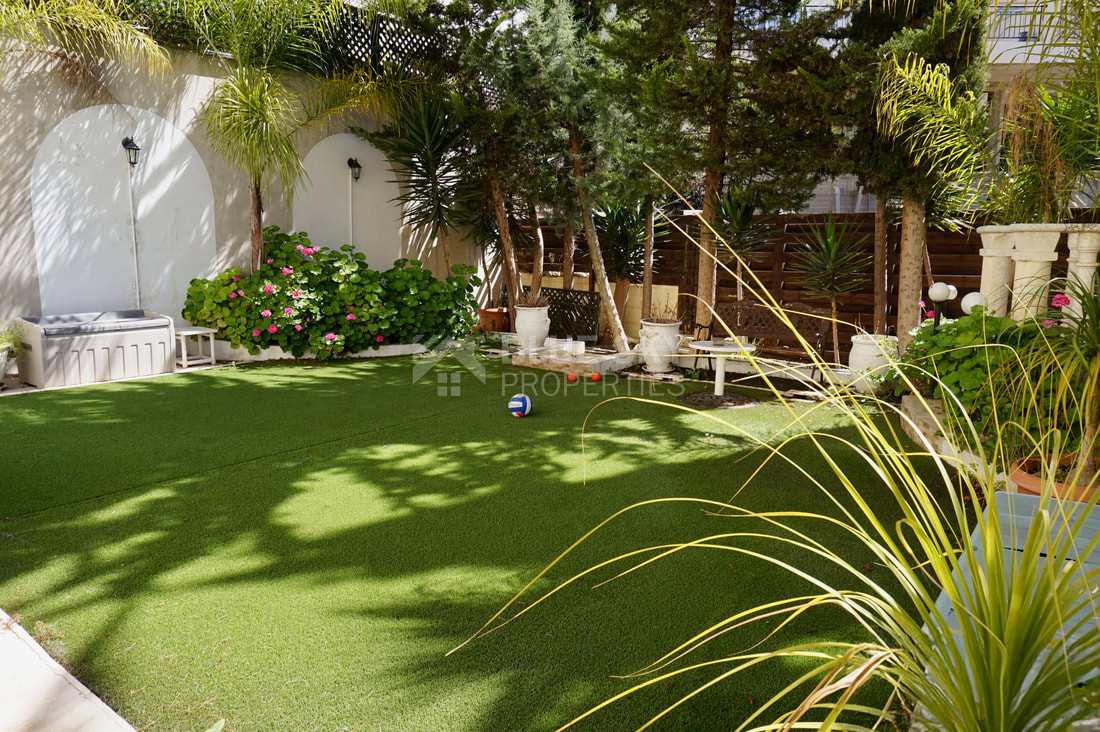 Luxury Five Bedroom Detached Villa with Panoramic Sea Views in Tala For Sale