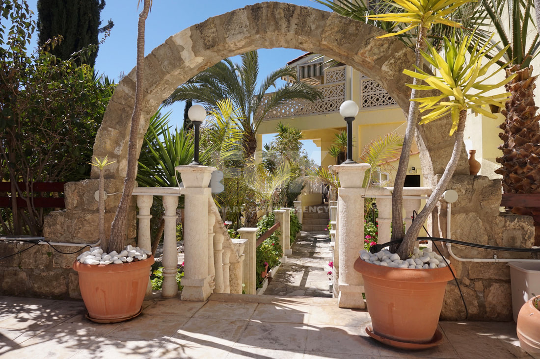 Luxury Five Bedroom Detached Villa with Panoramic Sea Views in Tala For Sale