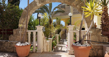 Luxury Five Bedroom Detached Villa with Panoramic Sea Views in Tala For Sale