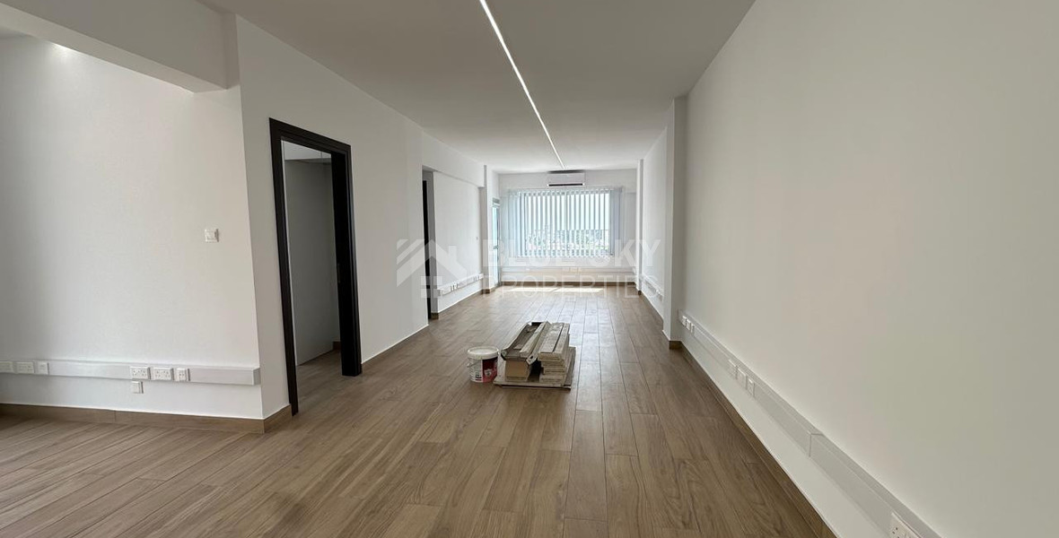 Modern Fully Renovated Open-Plan Office for Rent – Limassol, Tsiflikoudia